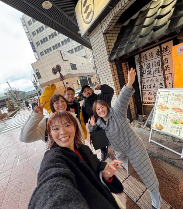 「まあまあ強めな会でした」登坂絵莉が川井姉妹と夫婦ご飯を楽しむ