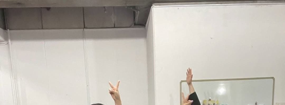 「この作品、客席で観たい！！」小川菜摘、出演する舞台の共演者たちとのショットを公開！