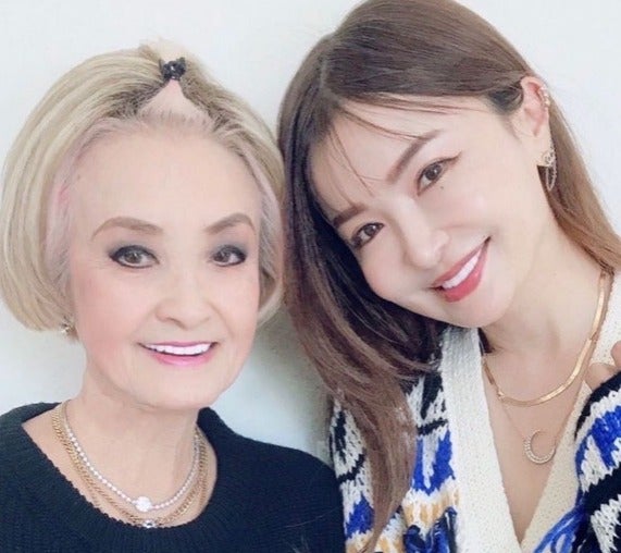 平子理沙 83歳の母が美しすぎると大反響🌟「80代に見えない」の声が続々💓