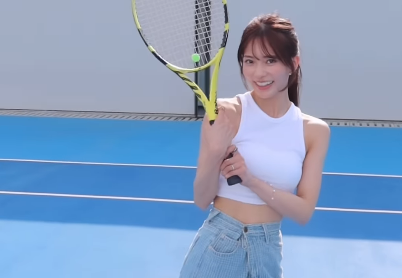 「きゃわいい」人気モデル、テニス美女子モードに！グッドプロポーションで放つサーブ＆お茶目シーンにファン感激「かわいーーい」