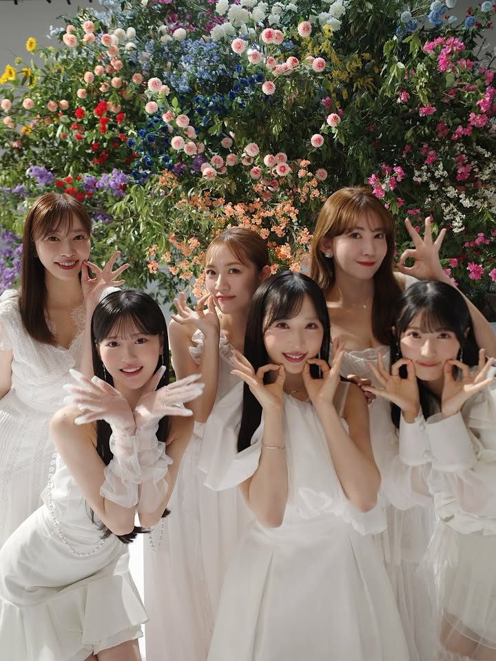 小嶋陽菜がMVのオフショットを披露！高橋みなみ・指原莉乃らとの集合ショットが話題に