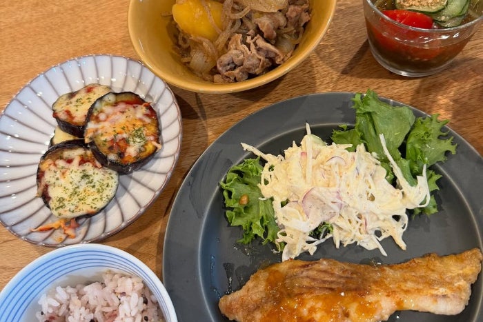 浅尾美和「最高に美味しい！」義母の手作り色とりどりの夕ご飯に感謝。