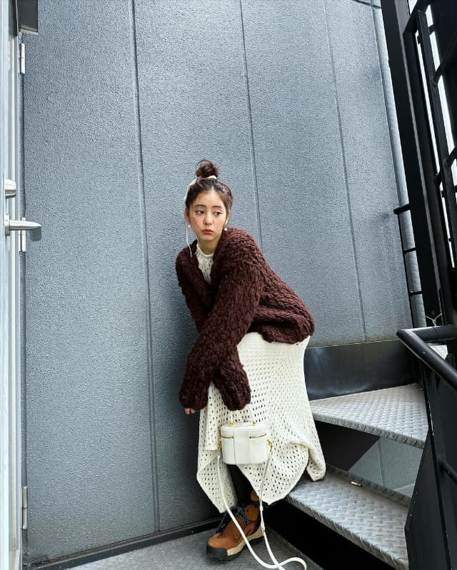 「どこから見ても全部がかわいい（ ; ; ）」新木優子のお団子ヘアーが話題🍡