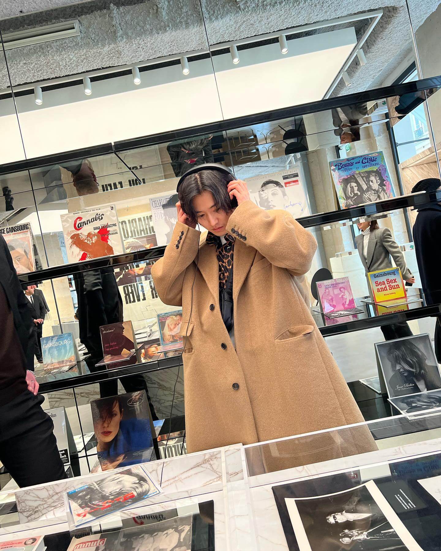 山﨑賢人がパリでの最新ショット公開「眼福眼福」