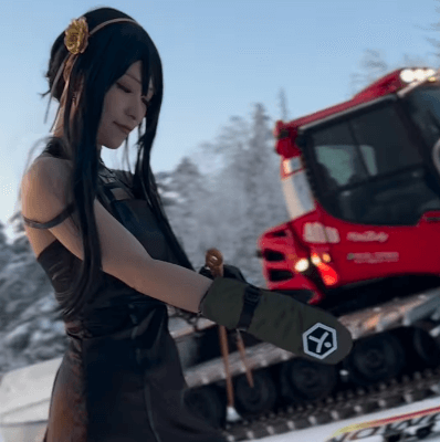 「素敵過ぎる、音楽も最高」コスプレスノボ美女、ヨルフォージャーコスの夕暮れライディングにファン首ったけ「まるでフィギュアボーデイングPVみたい」