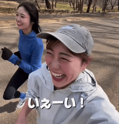 「見て…汗っ！！」美女ランナー、元アイドルを召喚！ダブルの”いぇ～い・ランニング”にファン釘付け「大好きな2人」