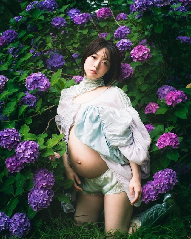 第1子妊娠中の峯岸みなみ、可愛すぎるマタニティフォトに「綺麗で可愛すぎます」の声多数