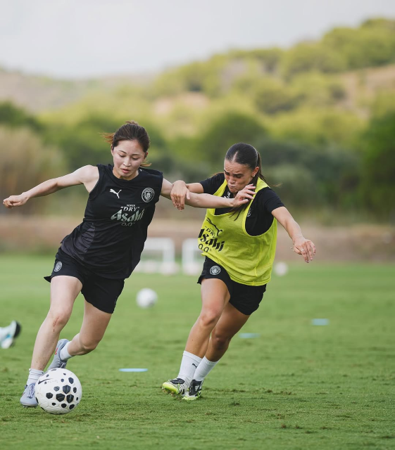 プレシーズン合宿のマンC・清水梨紗、オフショ満載インスタ投稿にファンの注目集まる！