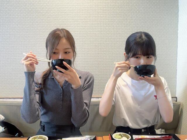 大人気アイドルグループの美人キャプテンがかわいすぎるシンクロショットを公開「どうしてこんなにも可愛いのだろうか、この子は」