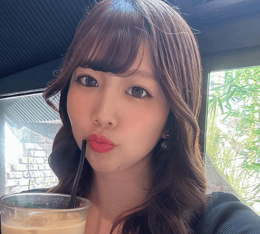 「かわいい」野球美女子、東京で映画＆カフェを堪能！渋谷の美ショットにファン夢中「凄い、探偵事務所だ」