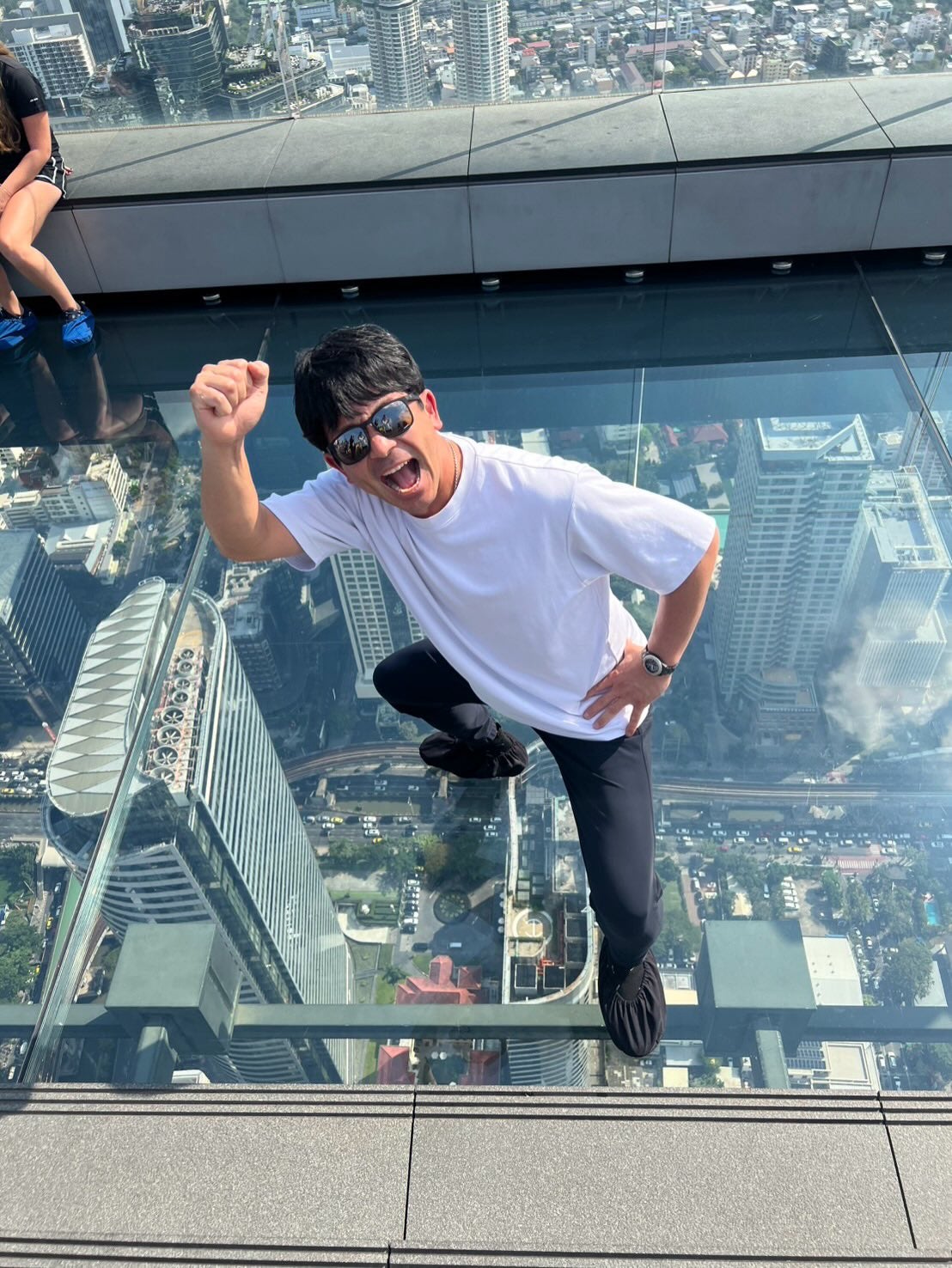 タイ旅行満喫の松田宣浩　マハナコンの絶景でも〇〇炸裂