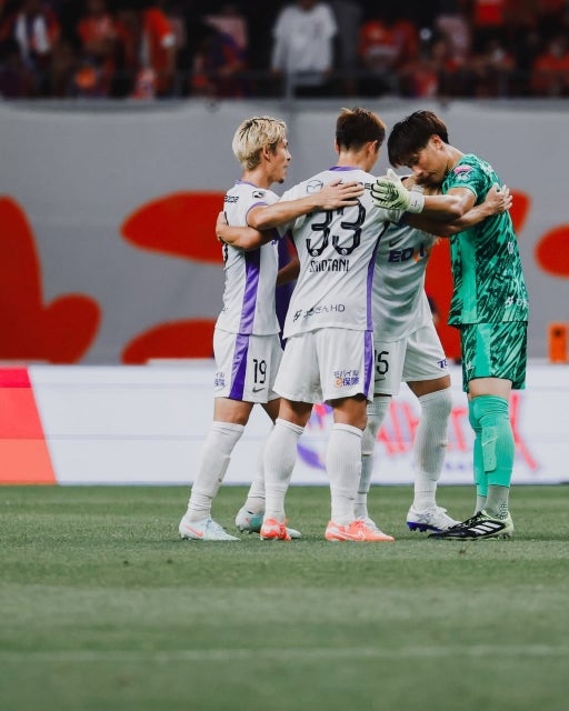 サンフレッチェ広島「魂のCLEAN SHEET」、最後の笛のあと静かに交わされた勝者の誓い