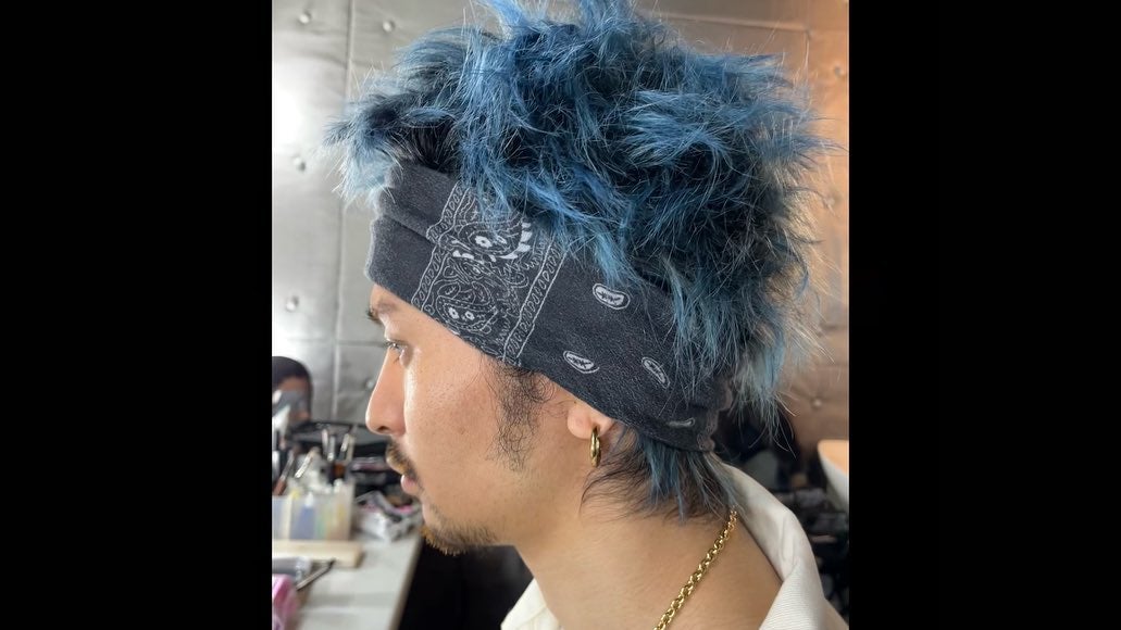 King Gnu常田大希が青髪でイメチェン⁈「ラブリーなお報せ」