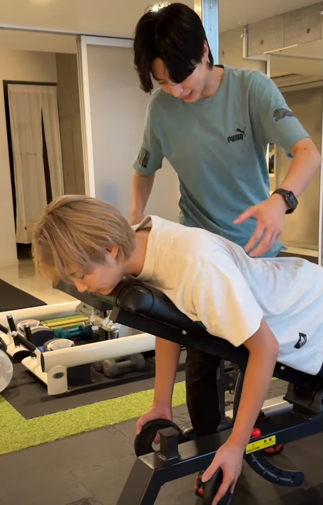 「おっしゃーって言われた後にベンチ抱える姿がかわいすぎて、ギャップにやられる〜❤️」狩野舞子のトレーニング動画が話題に！