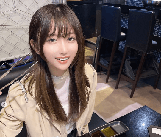 「いつ見ても可愛いね」元スキー選手の美女モデル、トング持ち”口角上がりの焼肉ショット”を披露！「アングルよき、可愛いです」