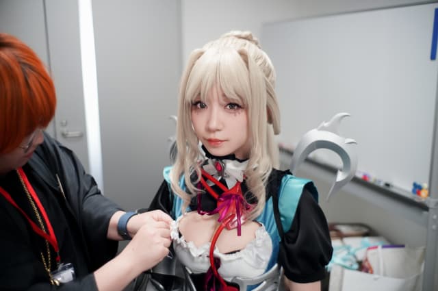 グラビアアイドル・伊織もえが「きゅるん」とコスプレを披露