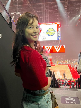 久慈暁子、Bリーグ観戦で美しすぎるオフショット！千葉ジェッツファンも歓喜の声続出！