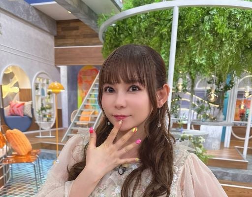 中川翔子、刺繍ドレスでお姫様モード全開。ひるおびスタジオに咲いた夢色プリンセススタイル