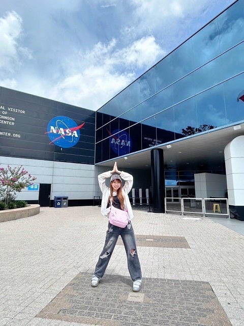 女子プロレスラー・瑞希、『宇宙兄弟』のあの聖地の前で