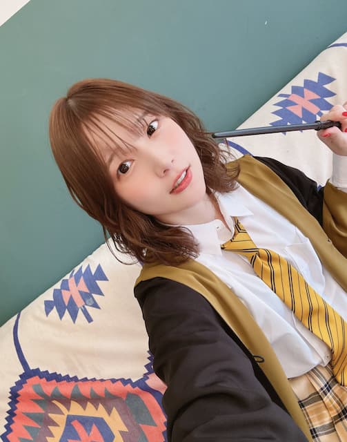 「ハッフルパフ〜〜」声優・内田真礼のハリポタ衣装にファンメロメロ