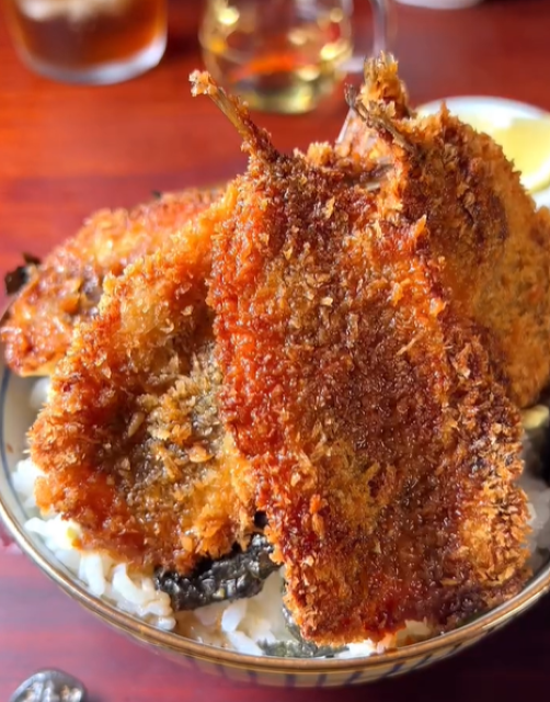 「揚げ物、最高！」料理研究家・けんた食堂が魅せるイワシ丼が凄すぎる！
