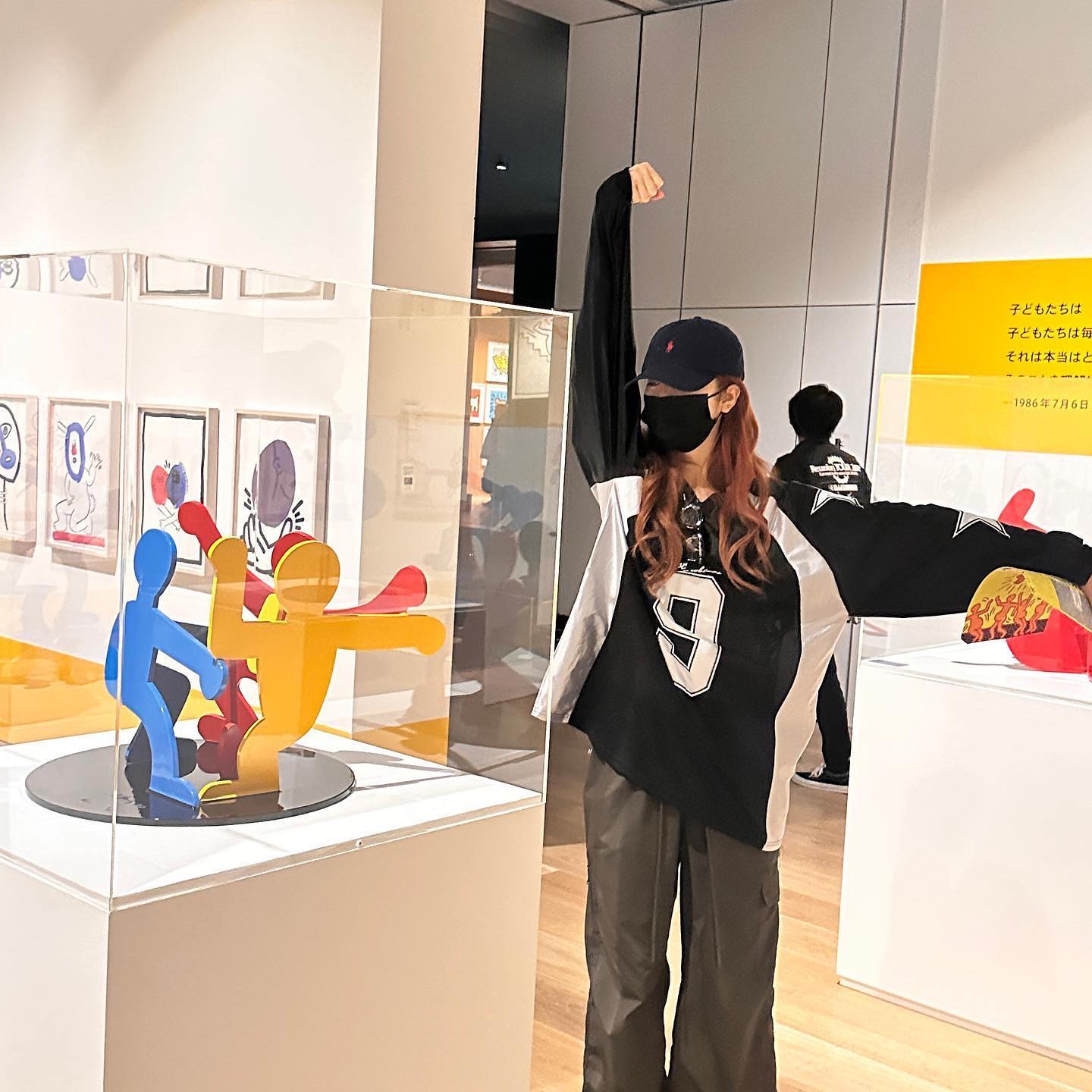 LE SSERAFIMのユンジンがアート展に登場!!「あなたの存在自体が芸術だ」との声も