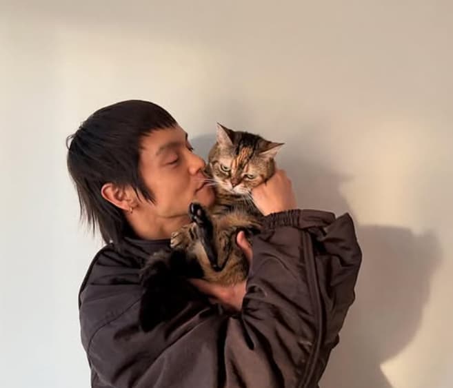 窪田正孝、愛猫との2Sを公開！あまりの可愛さにファン悶絶！