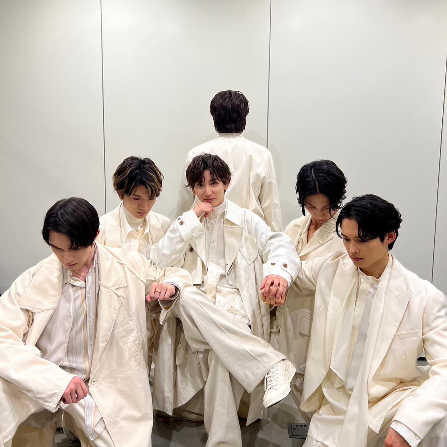 SixTONESが椅子に!?😂