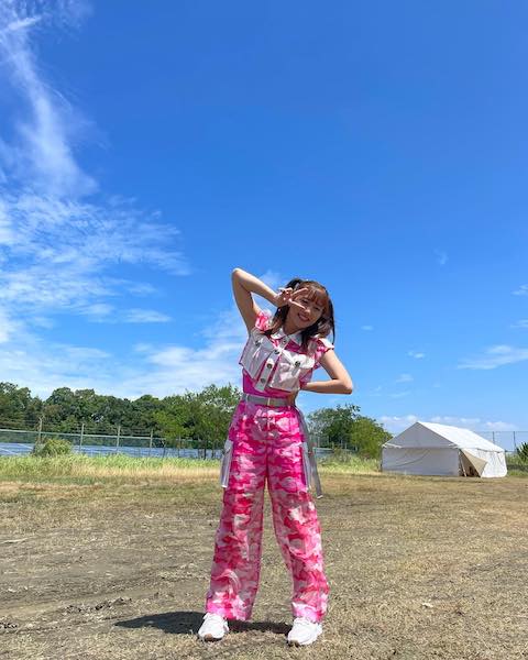 ももクロ・佐々木彩夏、夏空の下で大きくピース✌️「優勝、、、かわいい、、、😩❤️‍🔥❤️‍🔥❤️‍🔥❤️‍🔥」