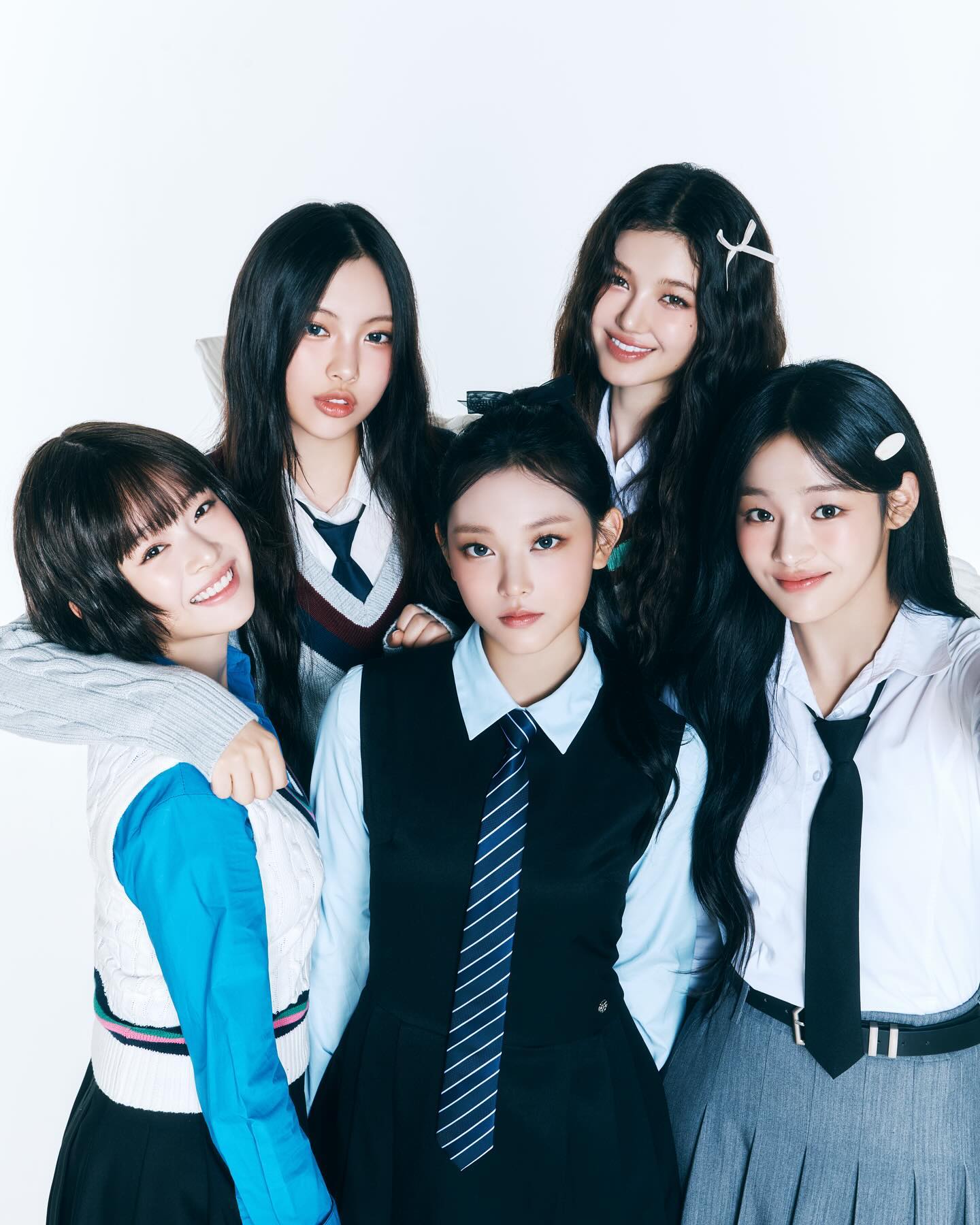 人気アイドルグループ、New Jeansが新グループ名を公募を発表！