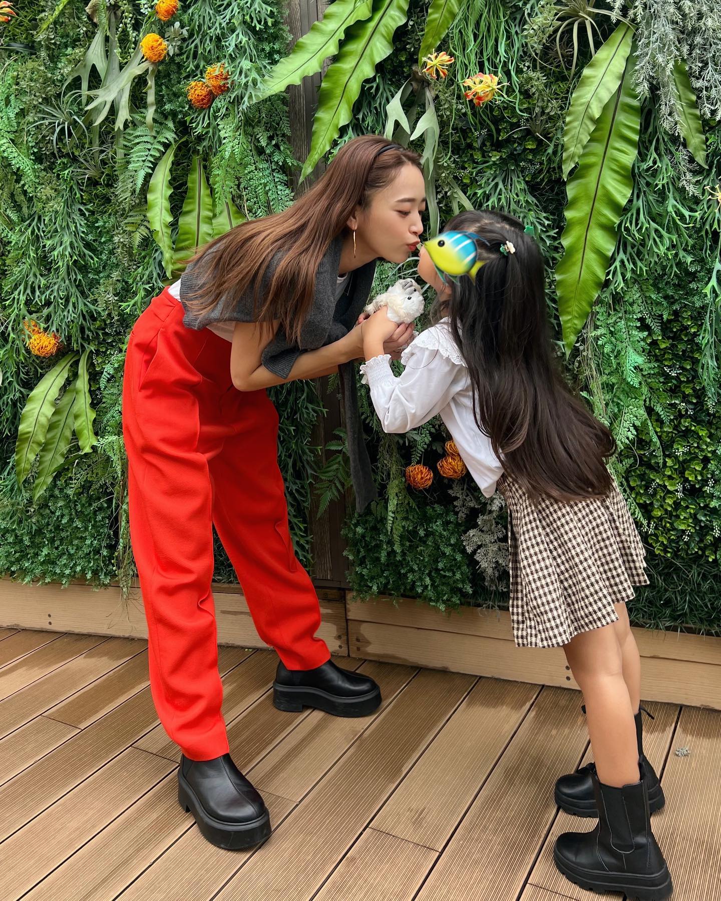 近藤千尋と娘の親子キス顔ショットが可愛すぎて話題😍💋