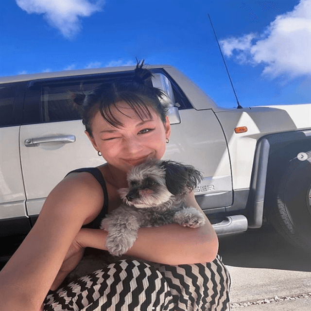 西内まりやの”相棒”FJクルーザー＆愛犬との晴天サンシャインショット！