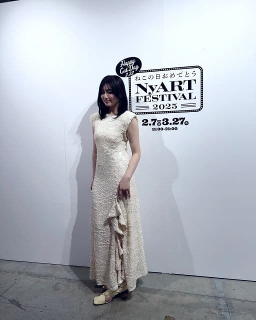 吉川 愛、猫グッズに最高に癒される！天使のようなホワイトワンピース姿にファンから”美人過ぎる”の声