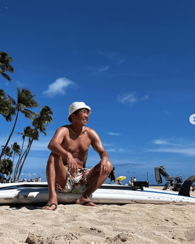 設楽洋、ハワイの海でSUPを楽しむ！ウミガメとの出会いに感動