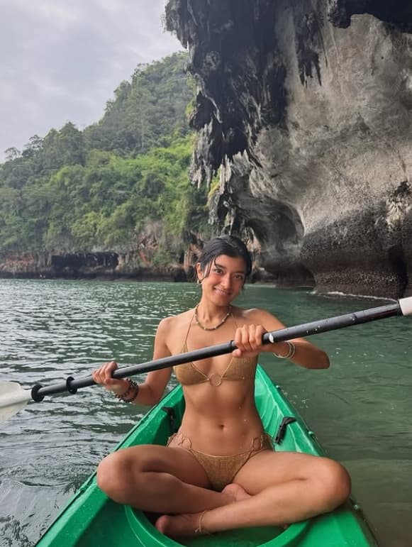 裸かと思った?ローラが微笑みの国タイでドキッとする水着ショット