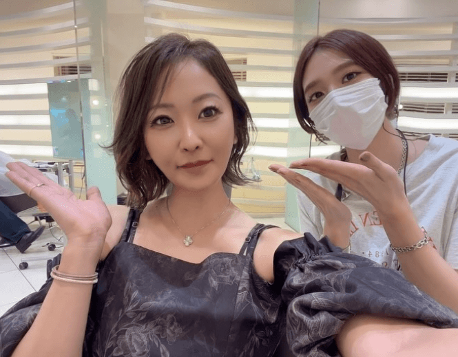 美容師ゴルファー・まなみが「銀座スタイリストモード」に！ゴルフ美女とのムービーに反響続々