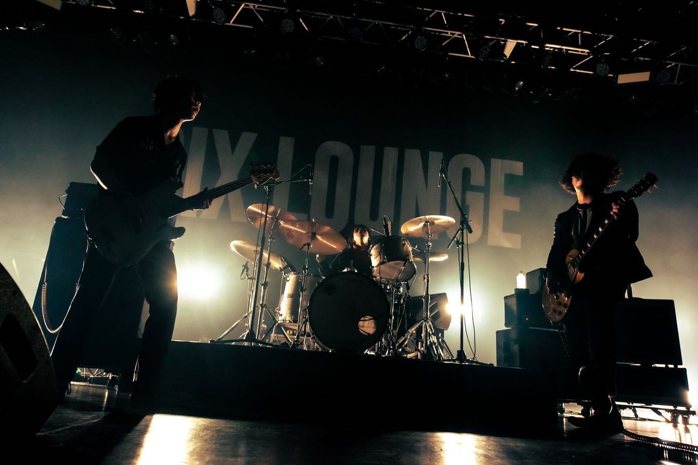 楽曲が話題のバンド・SIX LOUNGEが大阪公演を終え、爆イケショットを公開!!