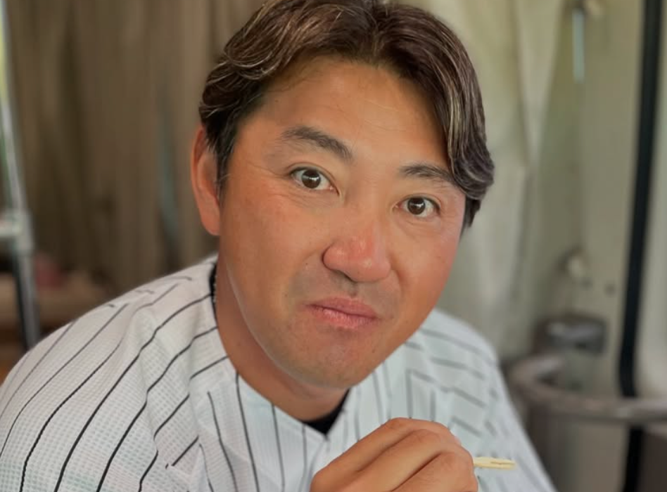 内川聖一、バラエティ番組で見せた“素顔”ロケバス内のおにぎりショット公開