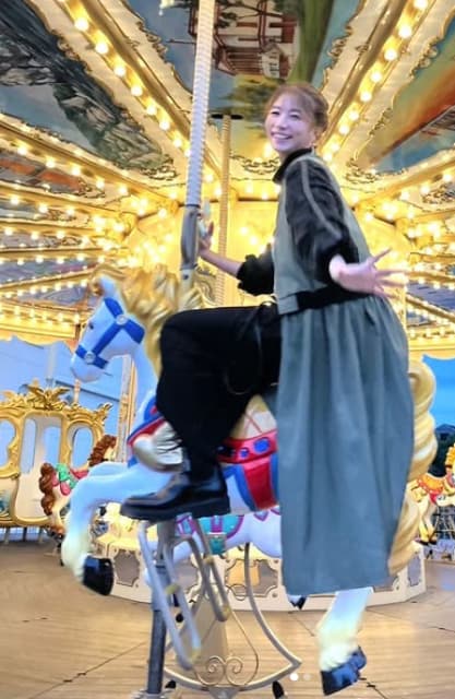 「かわいい」「べっぴんさん」元水泳選手・青木愛のメリーゴーランドが可愛すぎると話題に！