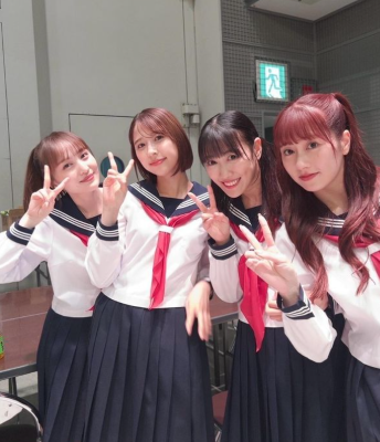 「みんな可愛すぎる」「まだまだ現役いける...！！」国民的アイドルグループがセーラー服を着た姿を披露