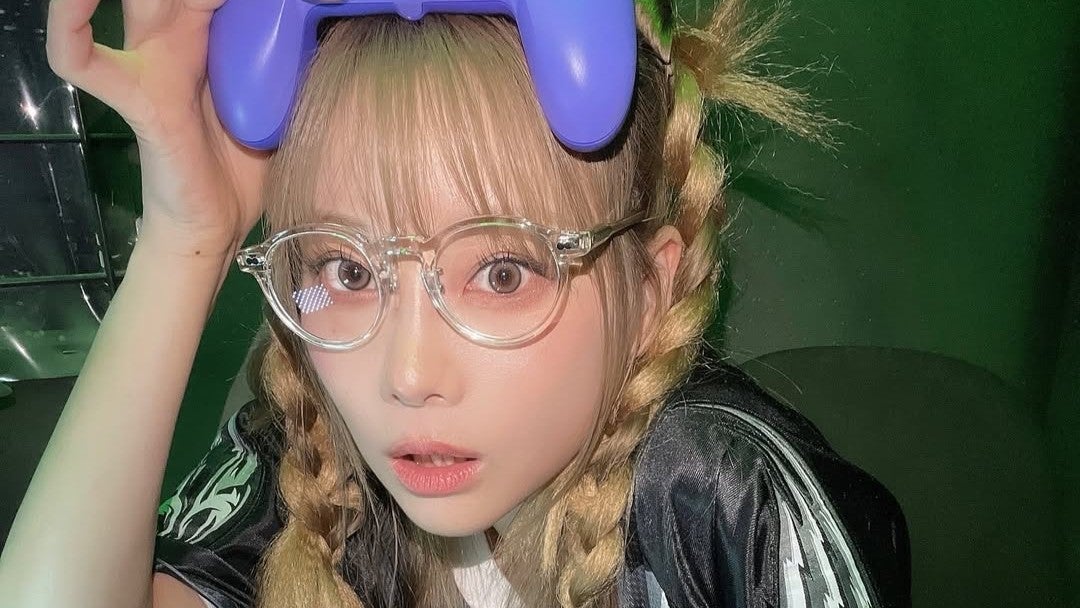 重盛さと美「スーパー引きこもり」姿が可愛すぎると話題！MVオフショットに“誘いてー！”の声続出