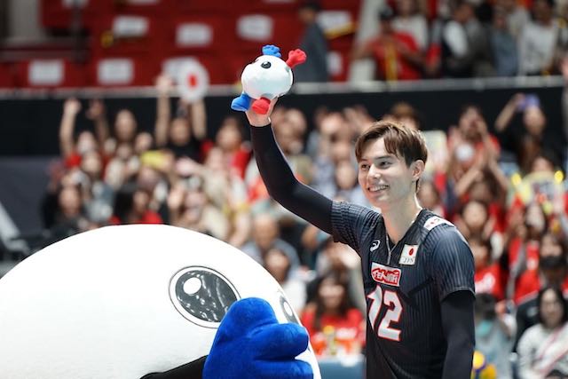 🏐W杯で大活躍の髙橋藍、バボちゃんとの癒し2Sが話題に✨