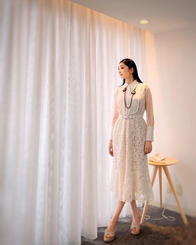 今日は何色の白？52歳・アンミカの美しすぎる白ワンピース姿に「お姫様みたい」の声