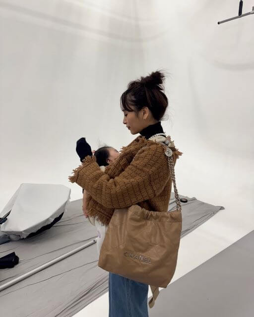 ママとしての姿も美しい…ファッションも育児も完璧！近藤千尋の等身大の瞬間