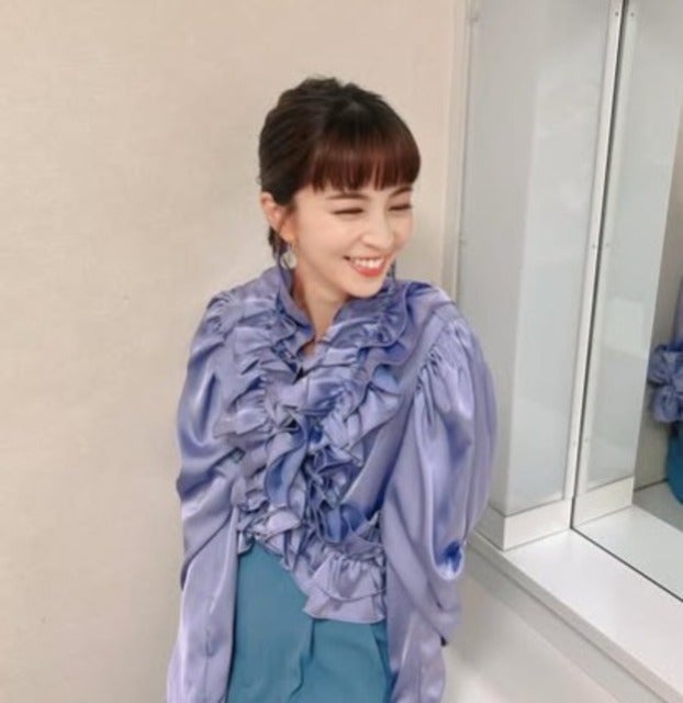 安田美沙子のパープル&ふりふり衣装が可愛すぎると話題に！