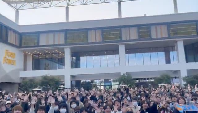 アーティスト・オーイシマサヨシがイオンモール豊川で無料ライブ！