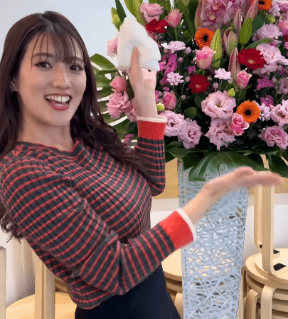 「はばたけさらに美しく！」人気スポーツグラドル、有志から花贈呈の”喜びムービー”を披露！「僕も推し事頑張る」