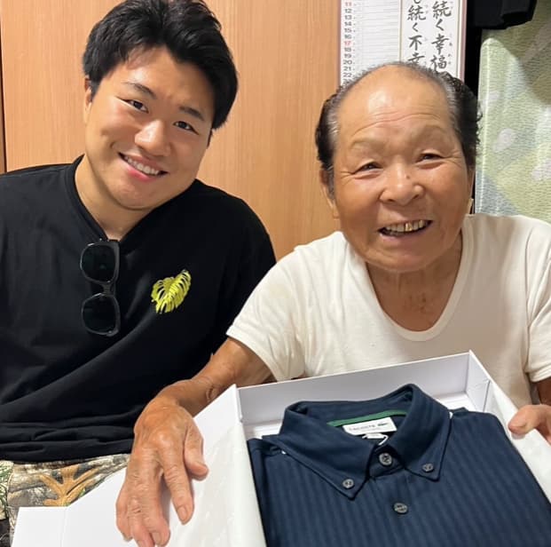 北斗晶、父親の84歳の誕生日を報告。会えずも孫とひ孫にお祝いしてもらい父から最高の笑顔