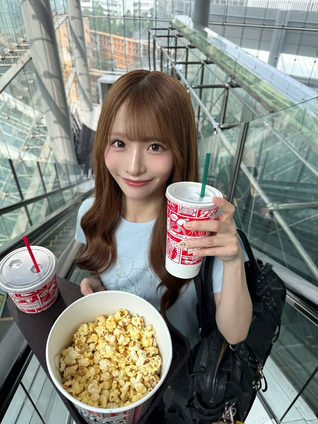 AKB48平田侑希の映画デート風ショットと坂川陽香の初オンラインガチャが話題