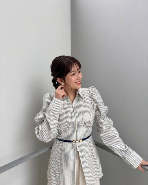 田中萌、上品ストライプコーデで春を先取り。「早くお花見したいなあ」週末の寒さに春待ちモード全開！